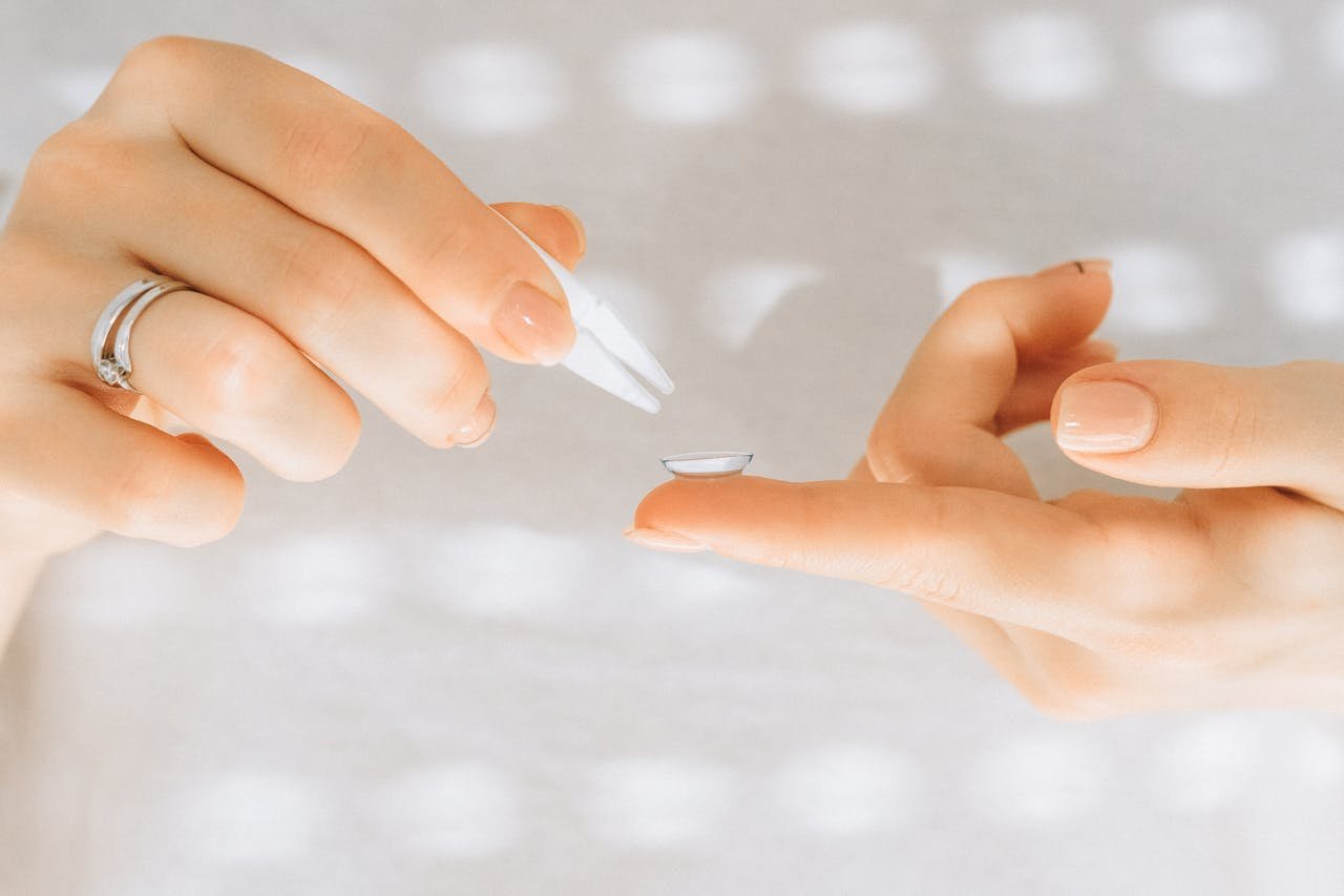 contact lens % Lentilles de Correction : Liberté, Confort et Technologie au Service de Votre Vision